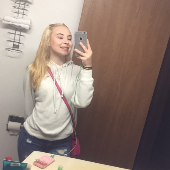 Meet your Posher, Gabbi - Picture 1 of 1